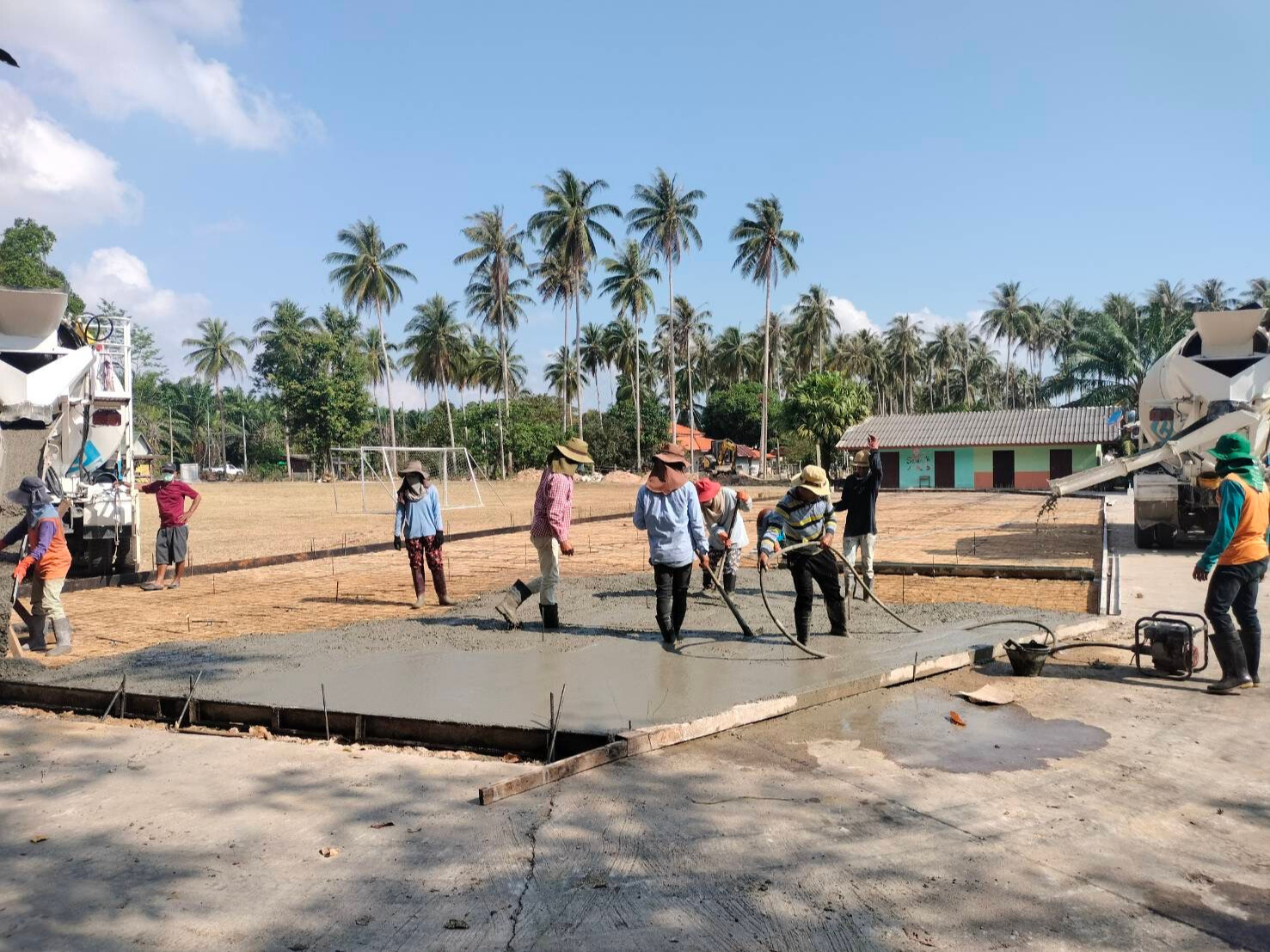 งานเทคอนกรีตเป็นลานกีฬาเพื่อสุขภาพ </br>โรงเรียนวัดกระดังงา ขนอม