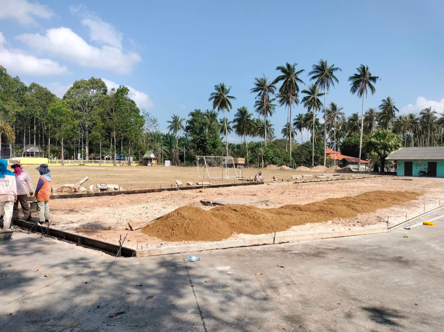 งานเทคอนกรีตเป็นลานกีฬาเพื่อสุขภาพ </br>โรงเรียนวัดกระดังงา ขนอม