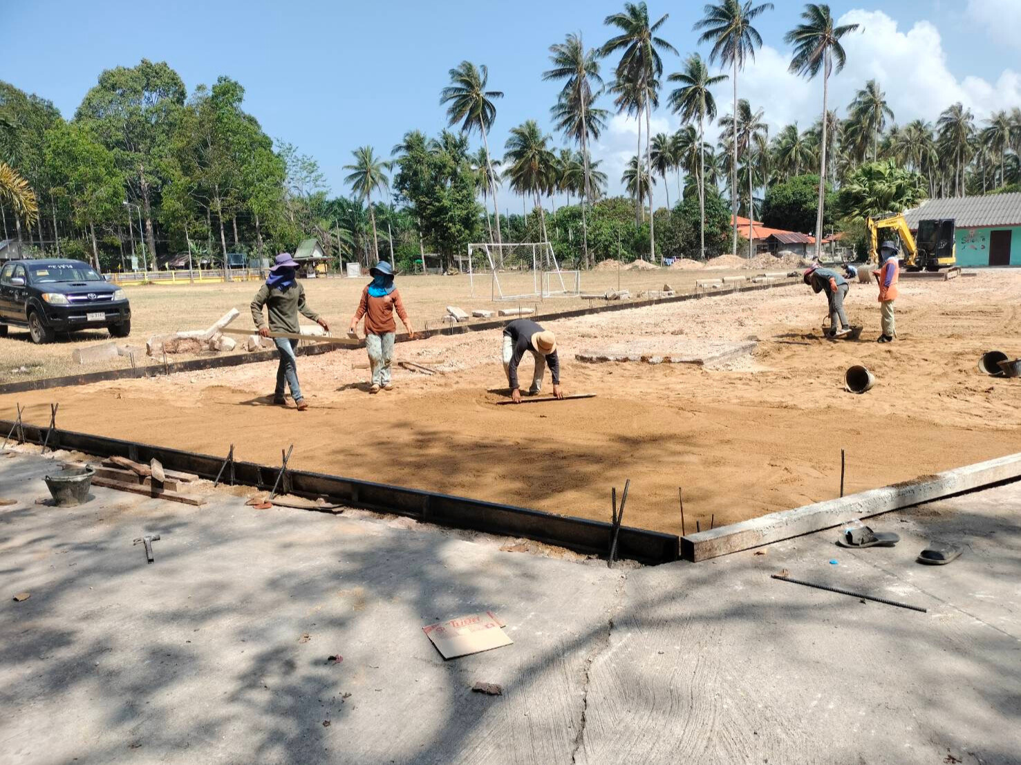 งานเทคอนกรีตเป็นลานกีฬาเพื่อสุขภาพ </br>โรงเรียนวัดกระดังงา ขนอม