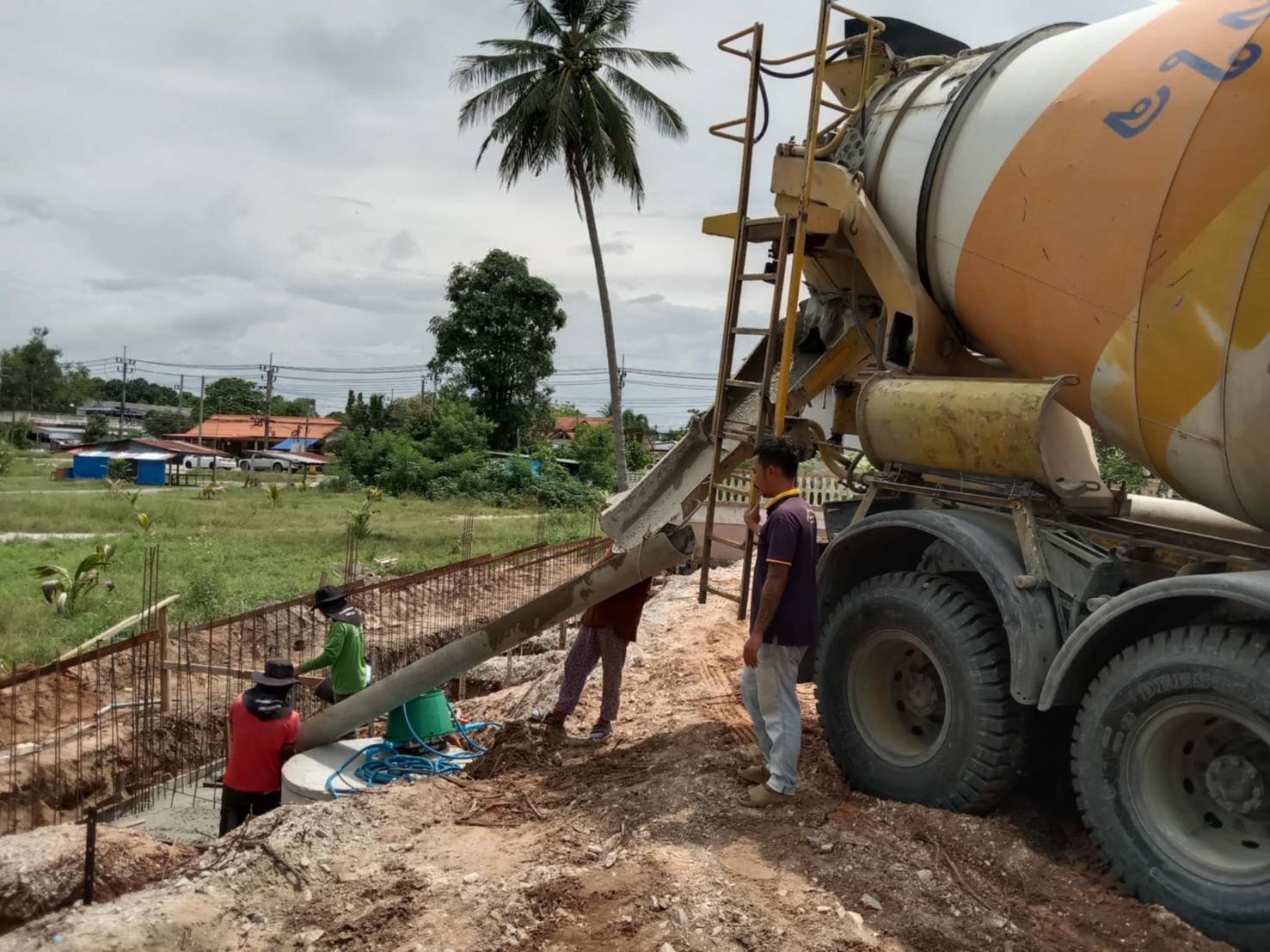งานกำแพงกันดิน </br>ขนอม
