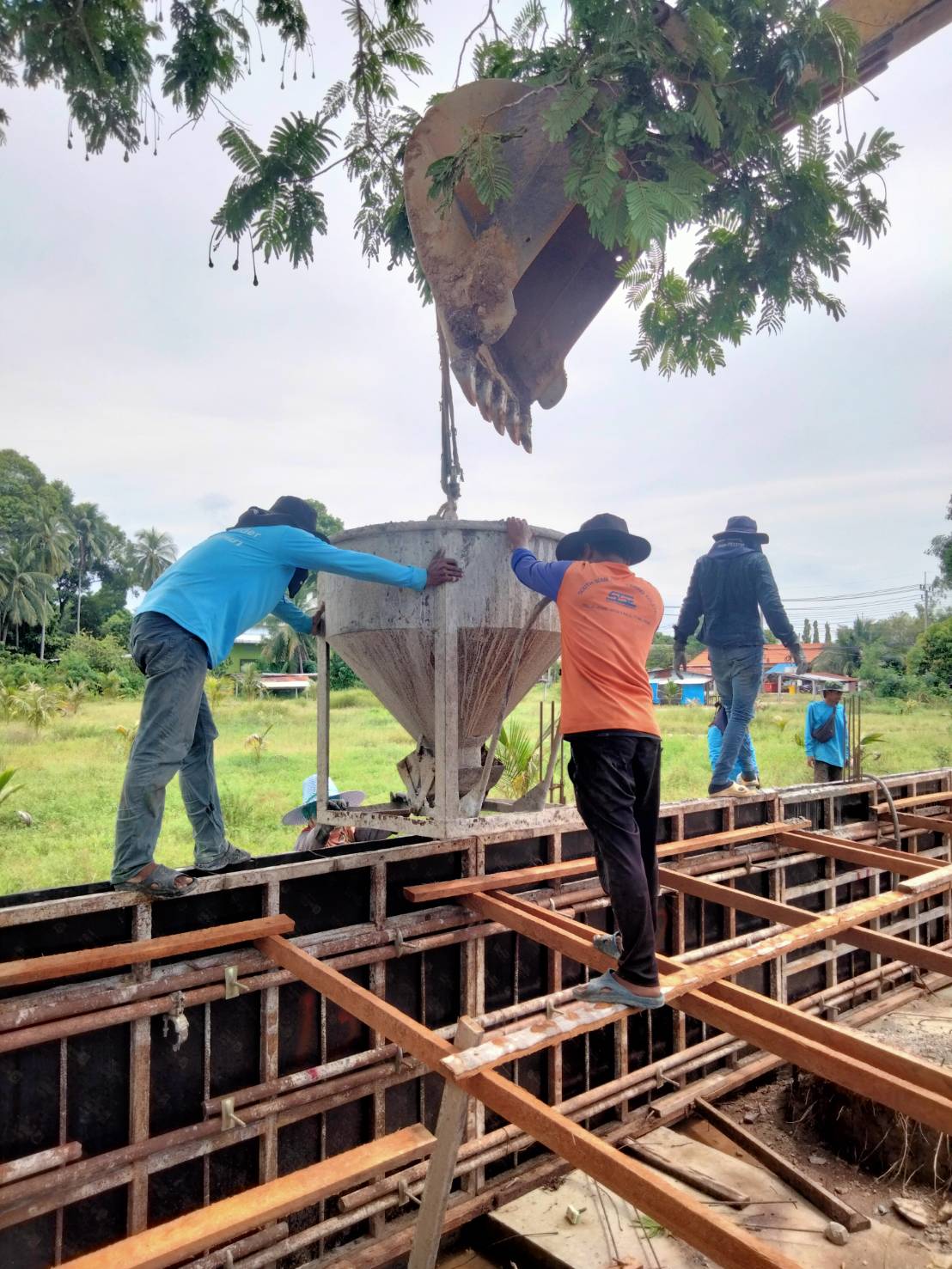 งานกำแพงกันดิน </br>ขนอม