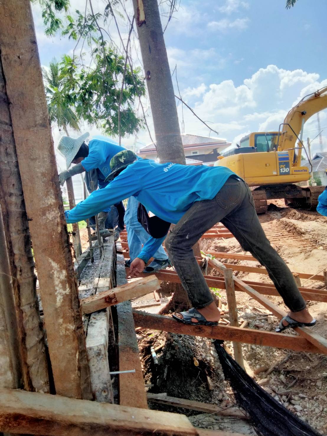 งานกำแพงกันดิน </br>ขนอม