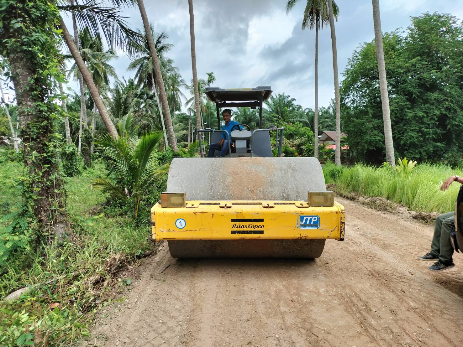 โครงการก่อสร้างถนนคอนกรีต ค.ส.ล. </br>ซอยวัดคุฏิ ขนอม
