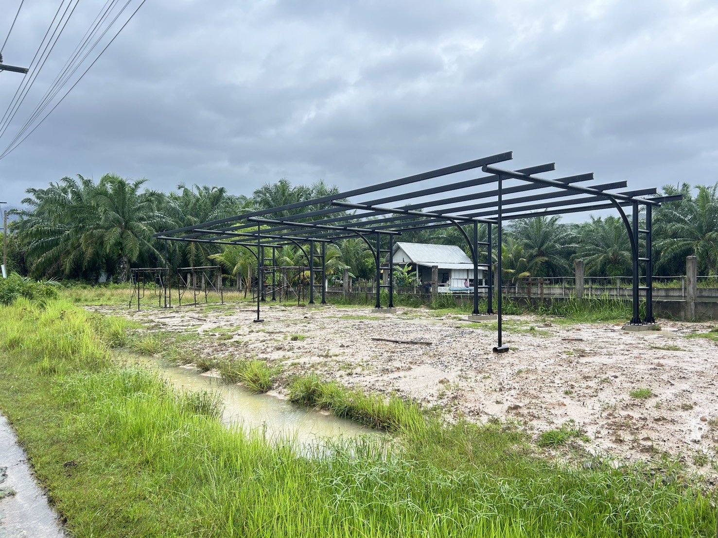 โครงการก่อสร้างหลังคาคลุมเครื่องออกกำลังกาย