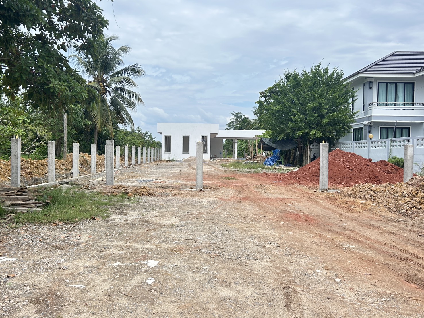 รั้วเหล็กใส่หิน  (รั้วเกเบี้ยน Gabion Fence)