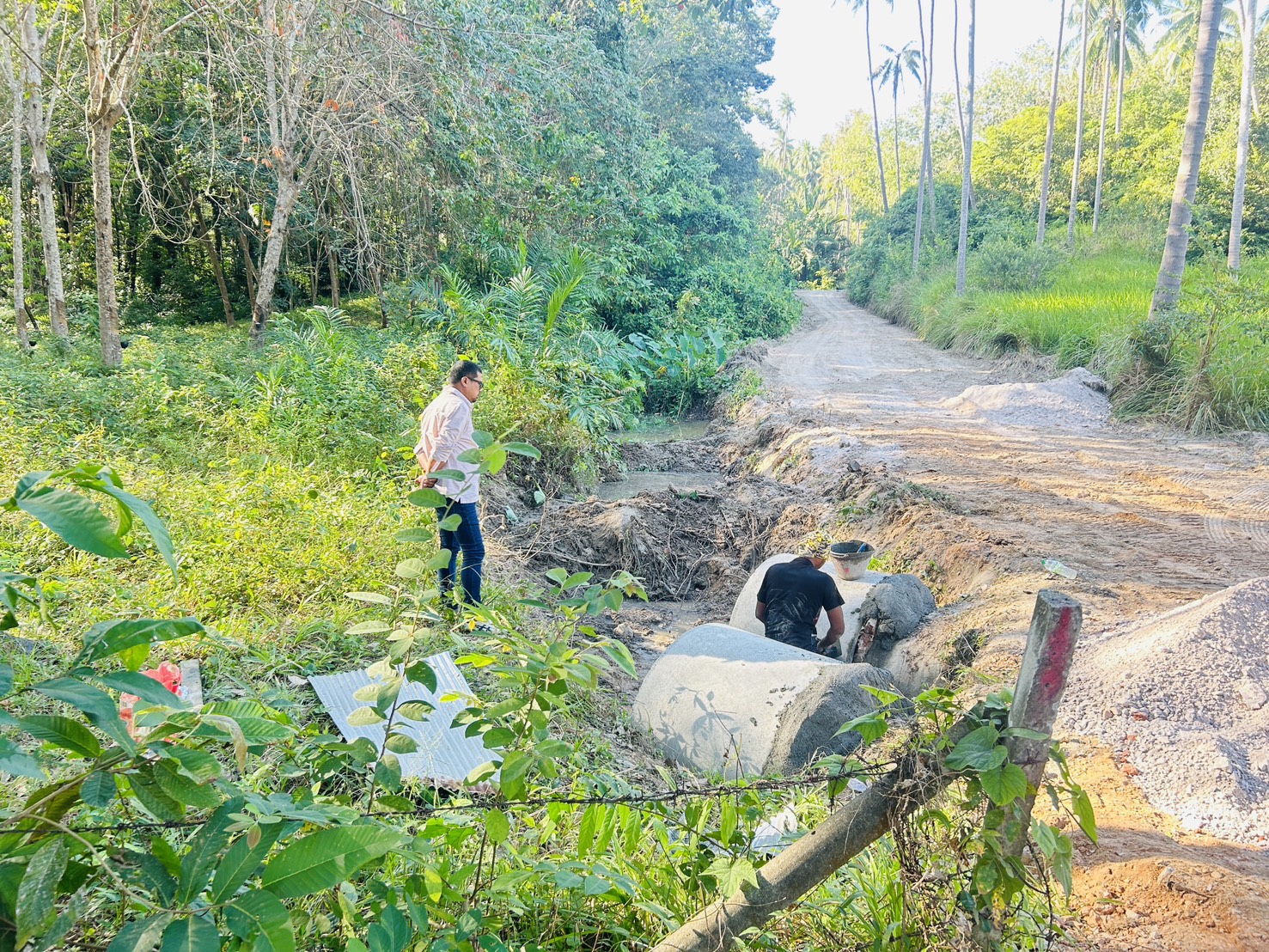 ก่อสร้าง ค.ส.ล.  ซอยตาจัน-ยายจุก