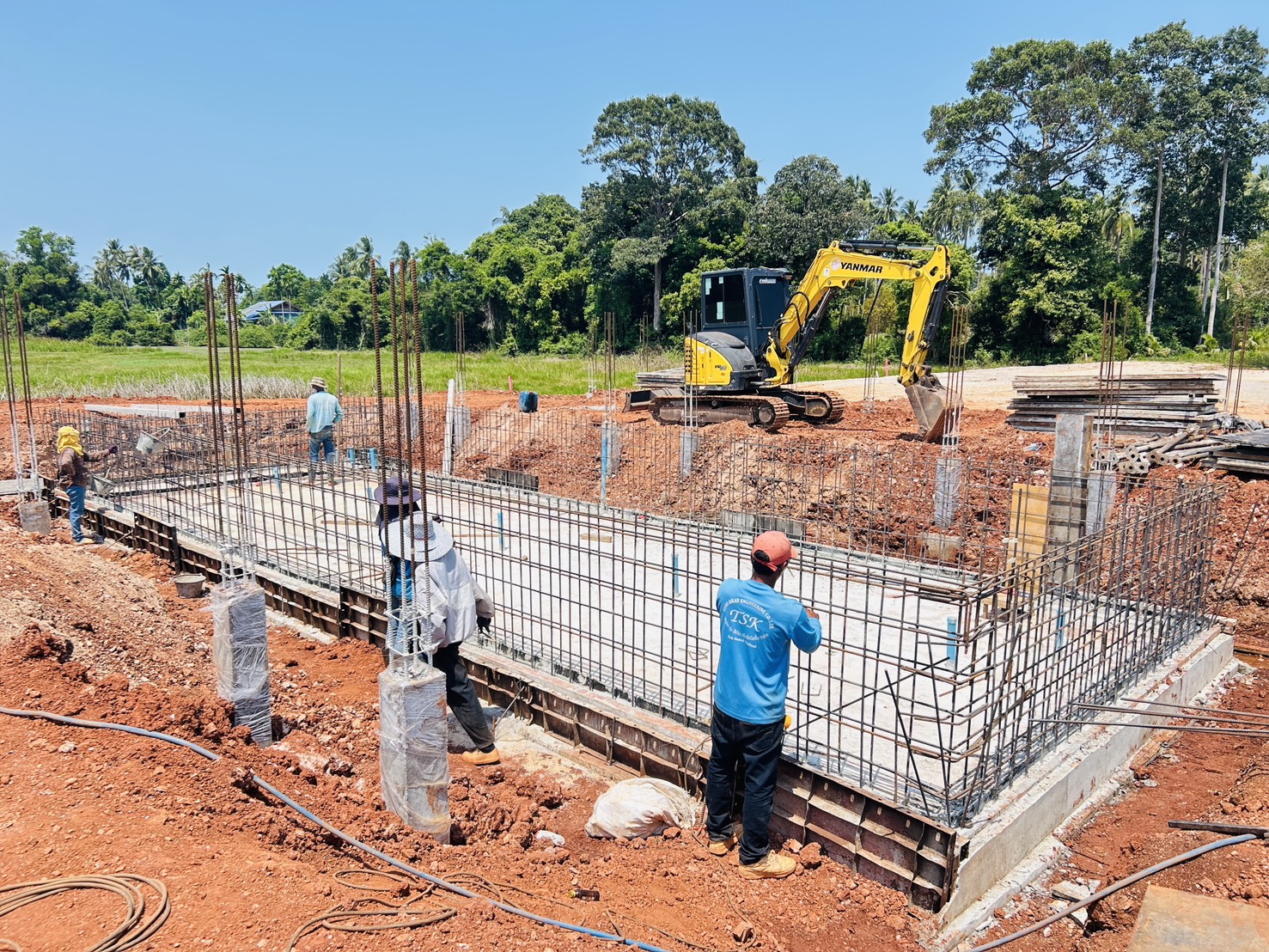 บ้าน ค.ส.ล 1 ชั้น พร้อมสระว่ายน้ำ ขนอม