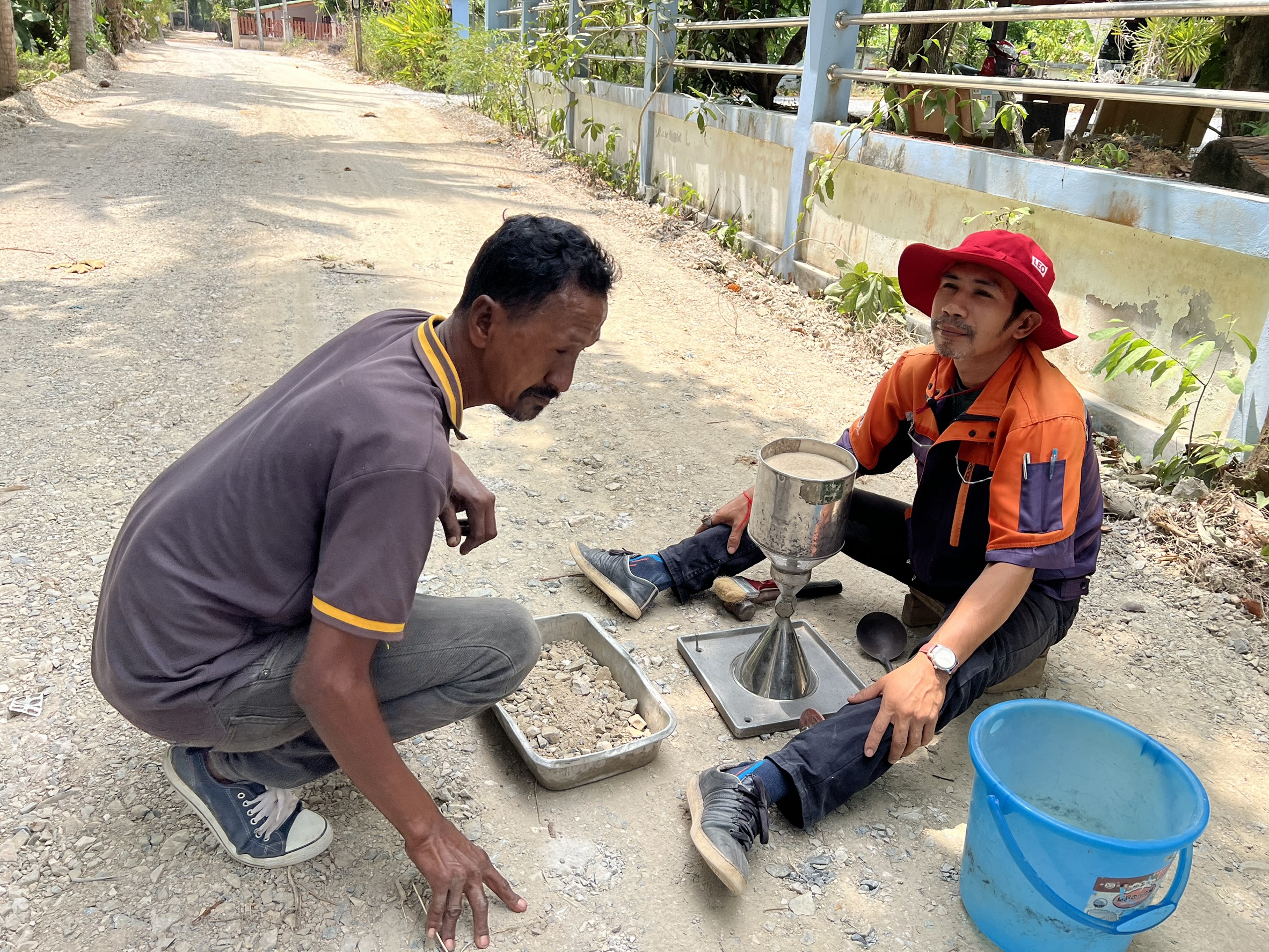 โครงการก่อสร้างถนน ค.ส.ล ซอยโยวิวัฒน์ หมู่ที่ 2