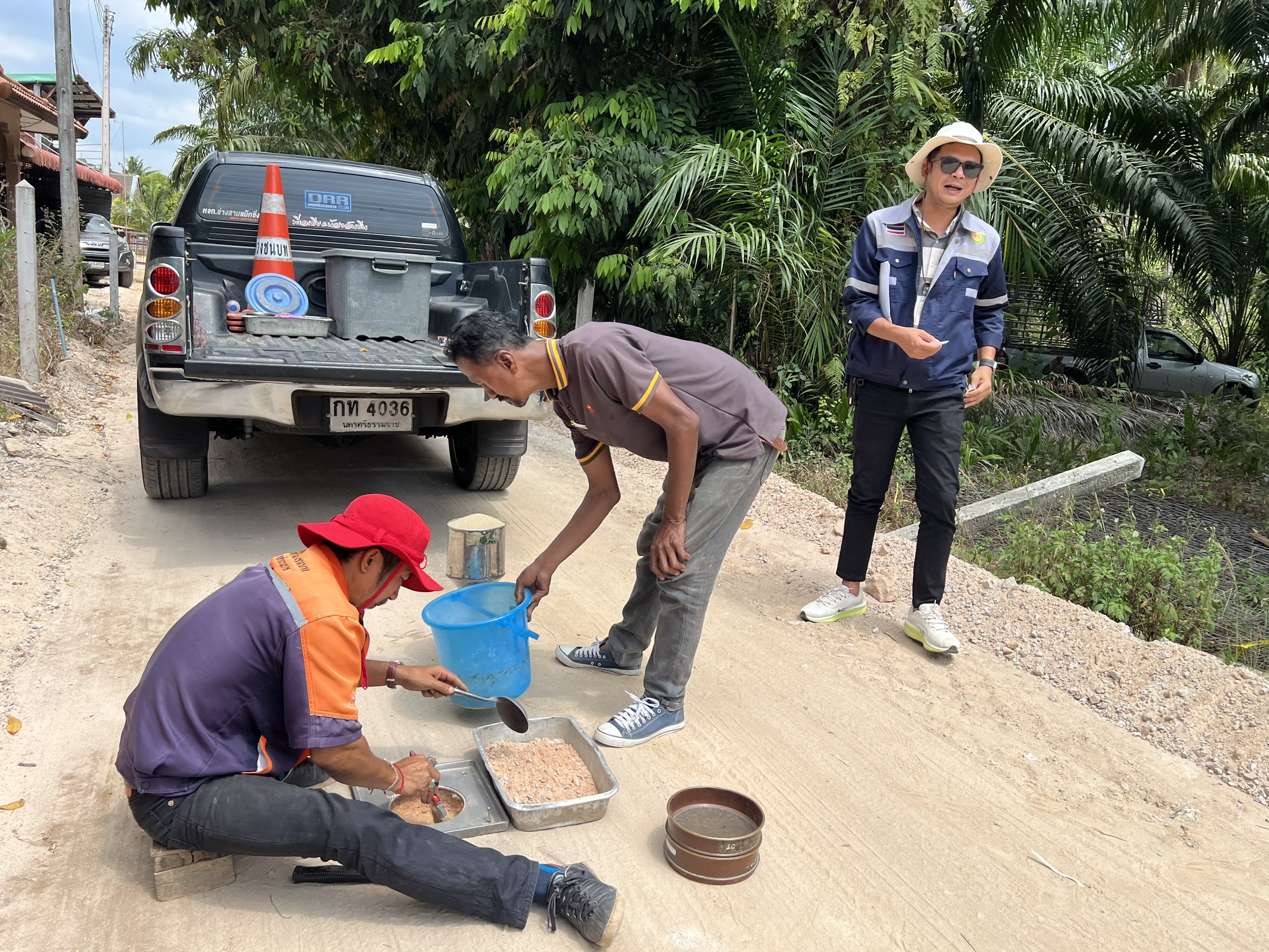 โครงการก่อสร้างถนน ค.ส.ล. ซอยพันลี้ หมู่ที่ 2